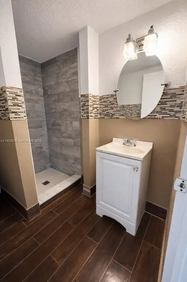 14405 NE 5th Ave # B, Miami FL 33161 photo 3