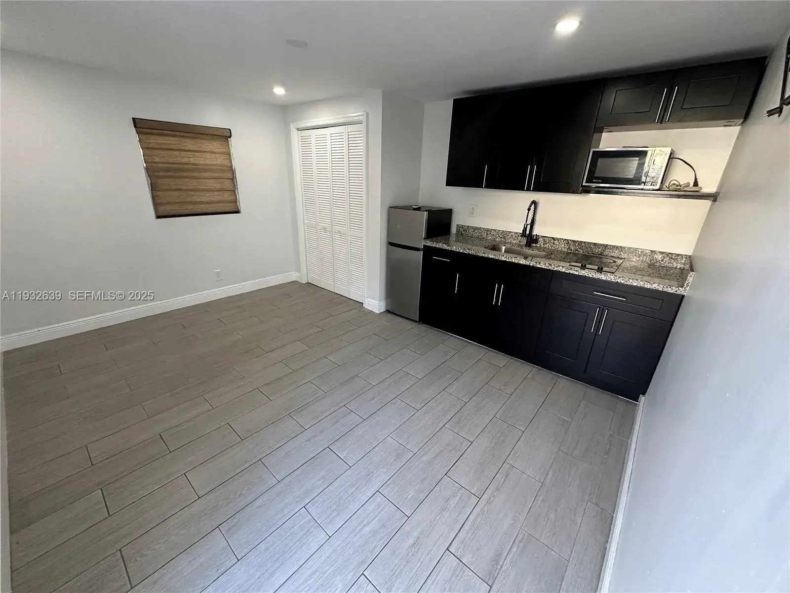 214 S 57th Ave, Hollywood FL 33023