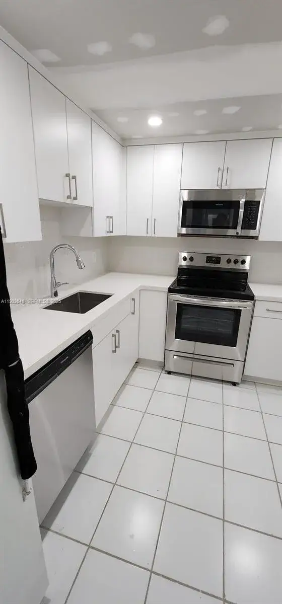 400 Kings Point Dr # 226, Sunny Isles Beach FL 33160