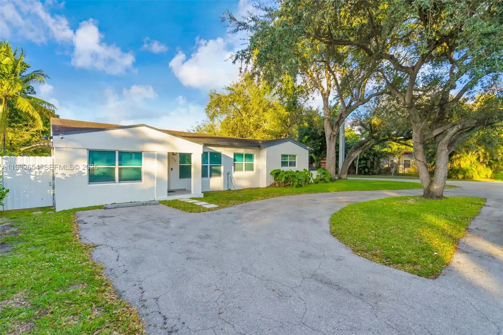 695 NE 160th St # 0, Miami FL 33162 photo 2