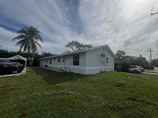 2746 Johnson St, Hollywood FL 33020