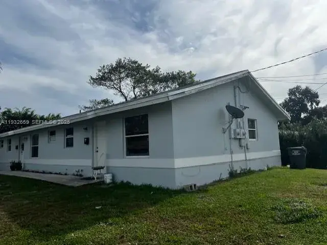 2746 Johnson St, Hollywood FL 33020