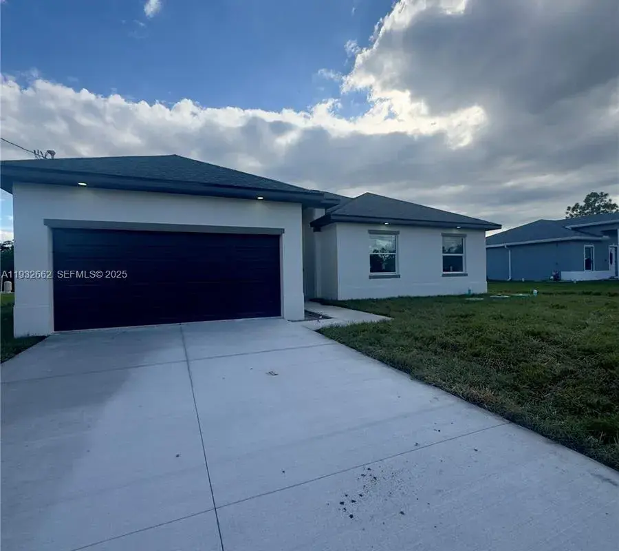 748 748 CHESTNUT ST E, Lehigh Acres FL 33974