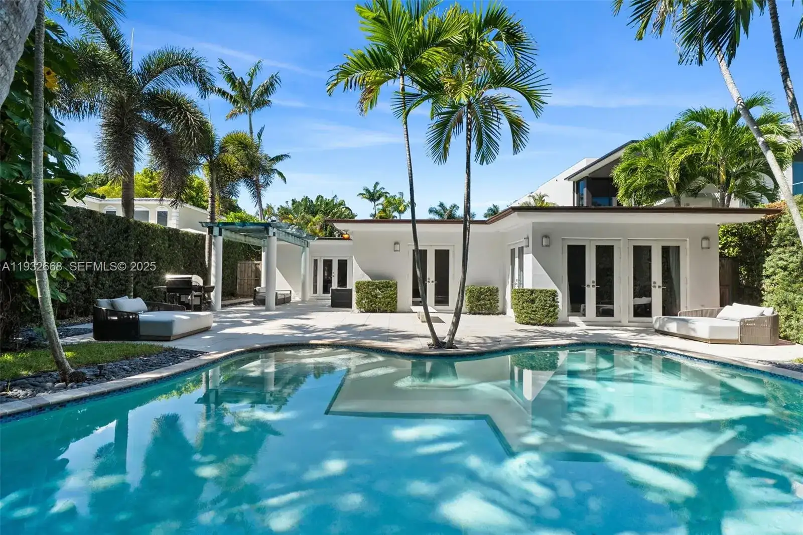 5055 N Bay Rd, Miami Beach FL 33140 photo 2