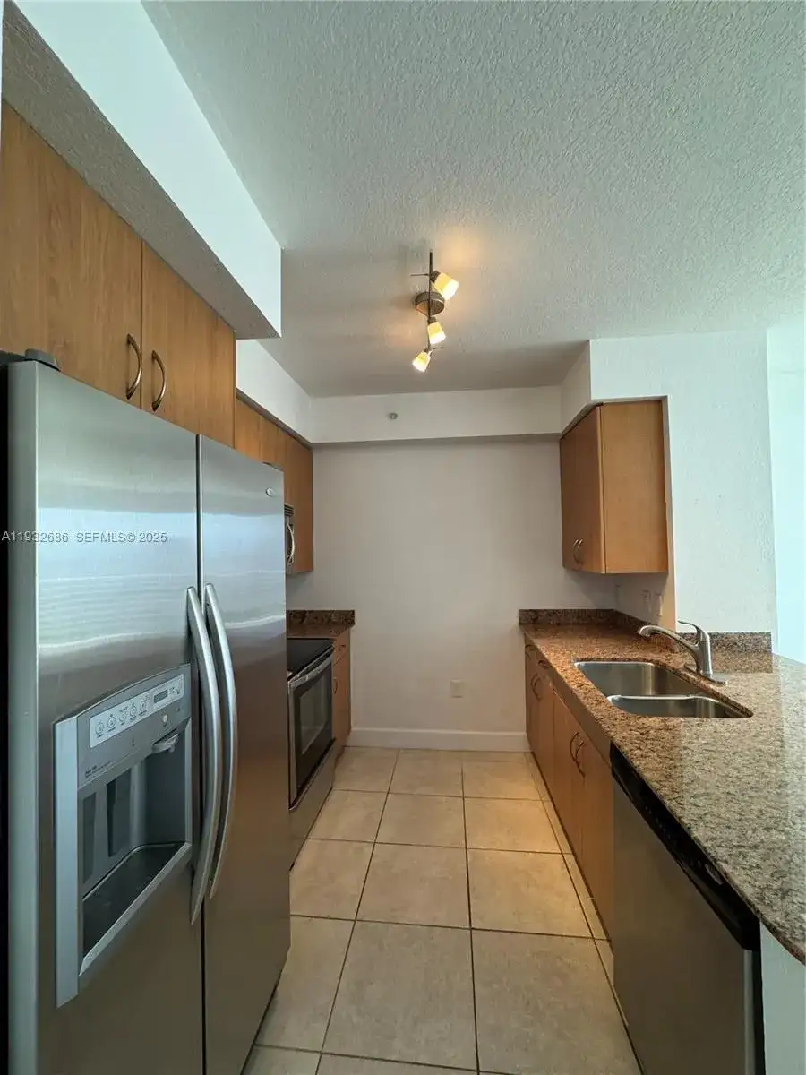 1830 Radius Dr # 915, Hollywood FL 33020 photo 2