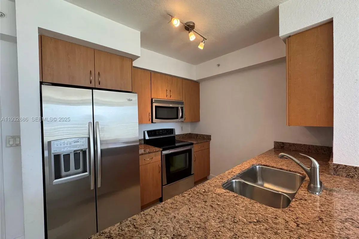 1830 Radius Dr # 915, Hollywood FL 33020
