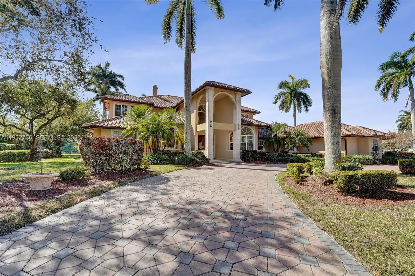 3855 Windmill Lake Road, Weston FL 33332