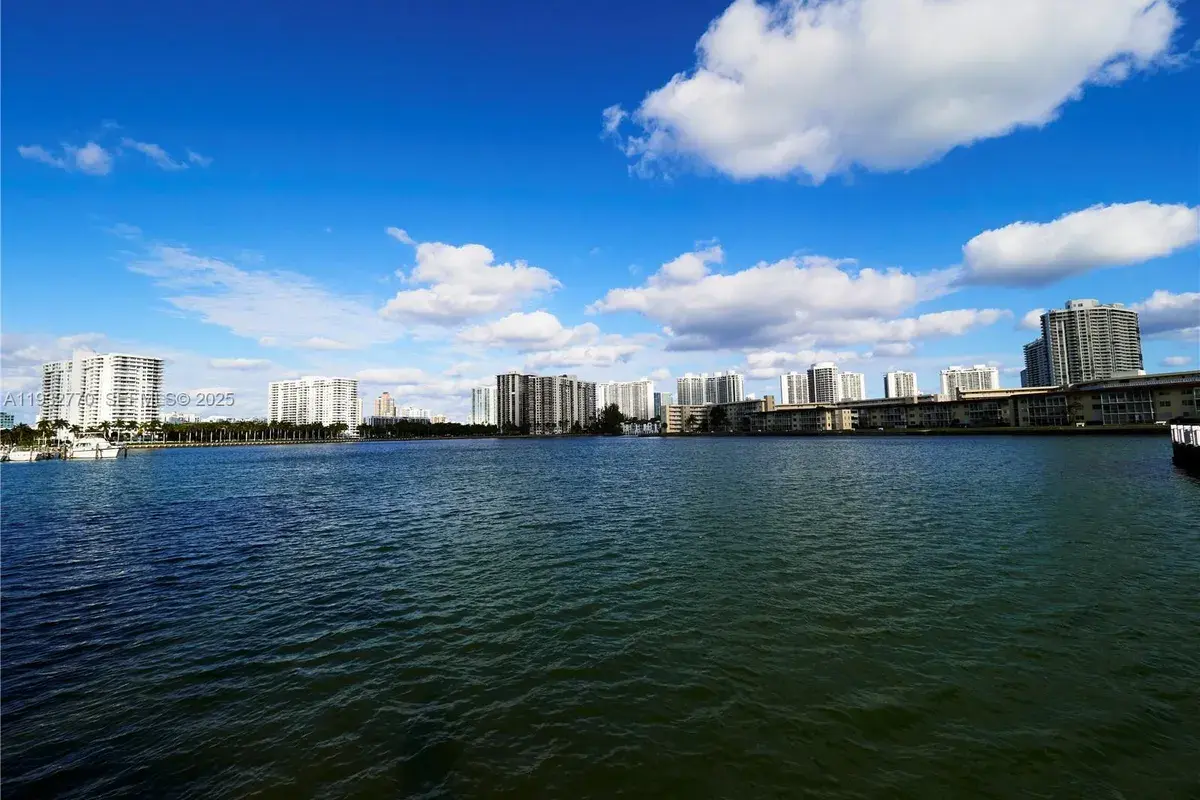 2861 Leonard Dr # F412, Aventura FL 33160