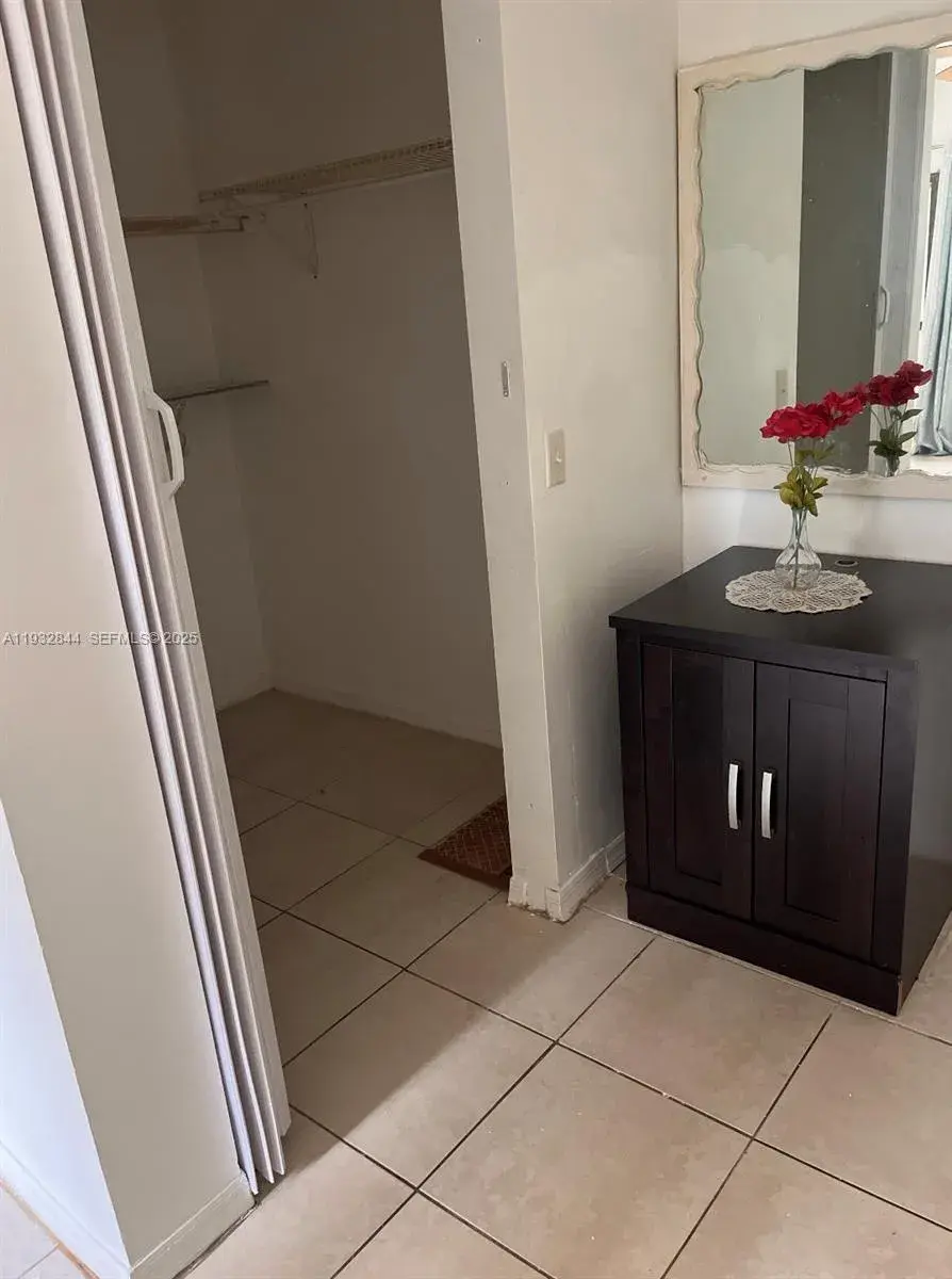3680 N 56 AVE # 806, Hollywood FL 33021