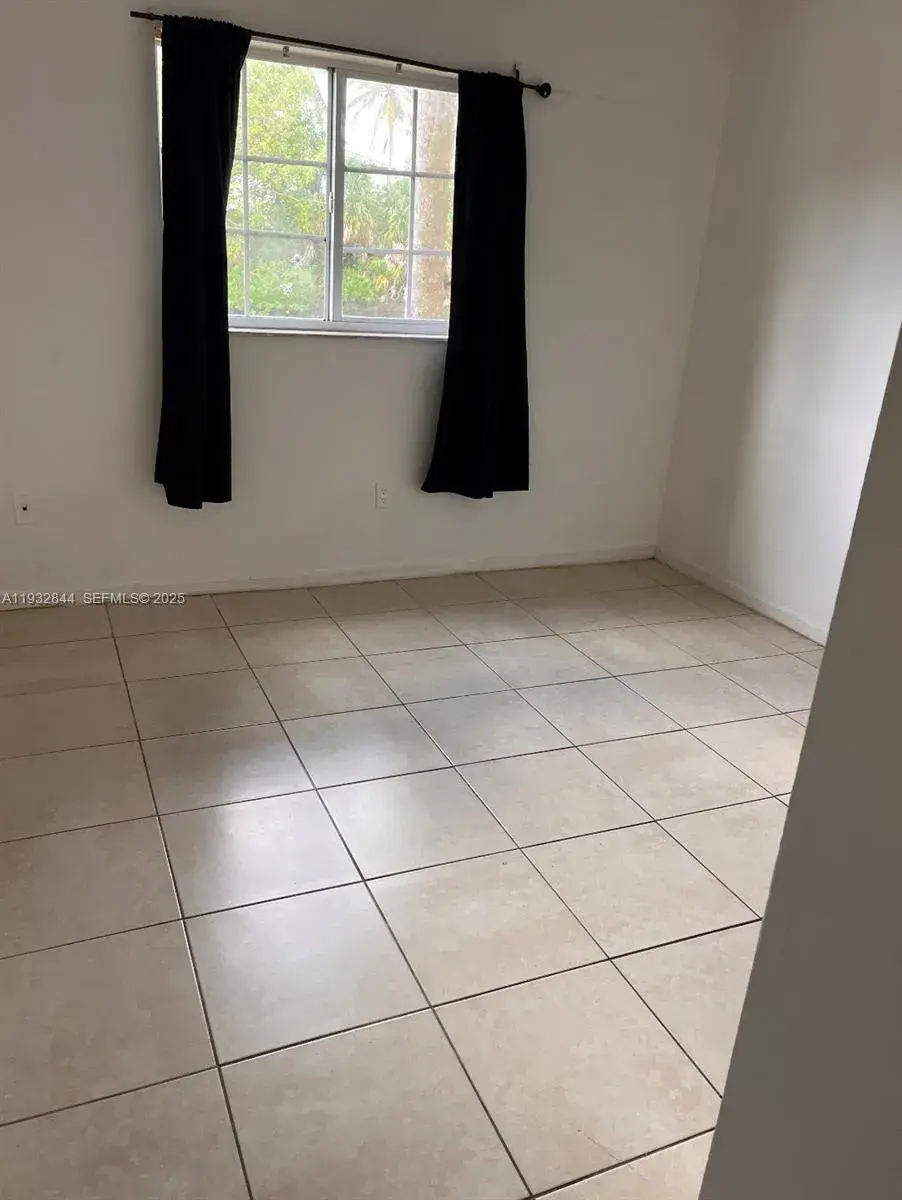 3680 N 56 AVE # 806, Hollywood FL 33021