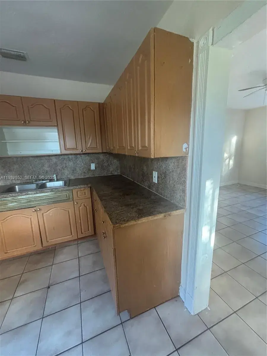 1087 NW 51st St # 1089, Miami FL 33127