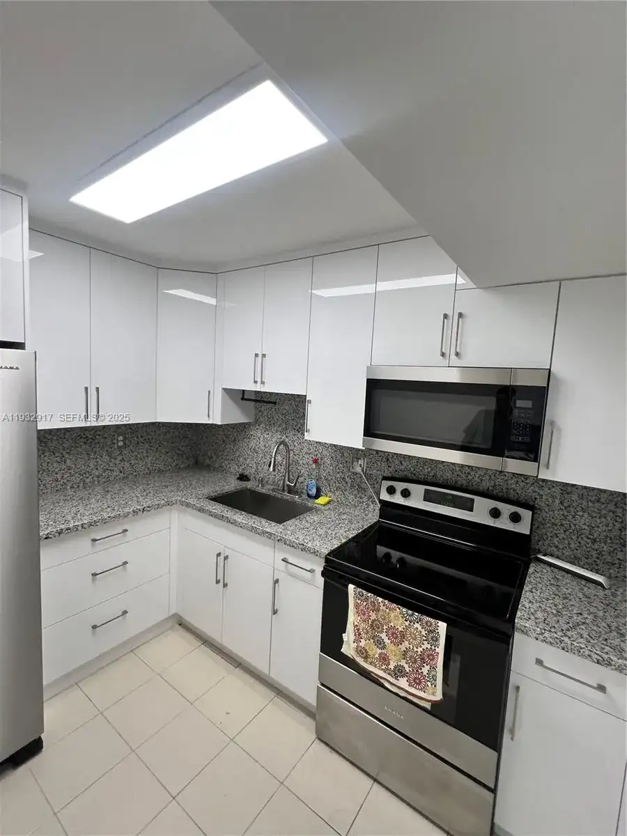 4717 NW 7th St # 10, Miami FL 33126 photo 2
