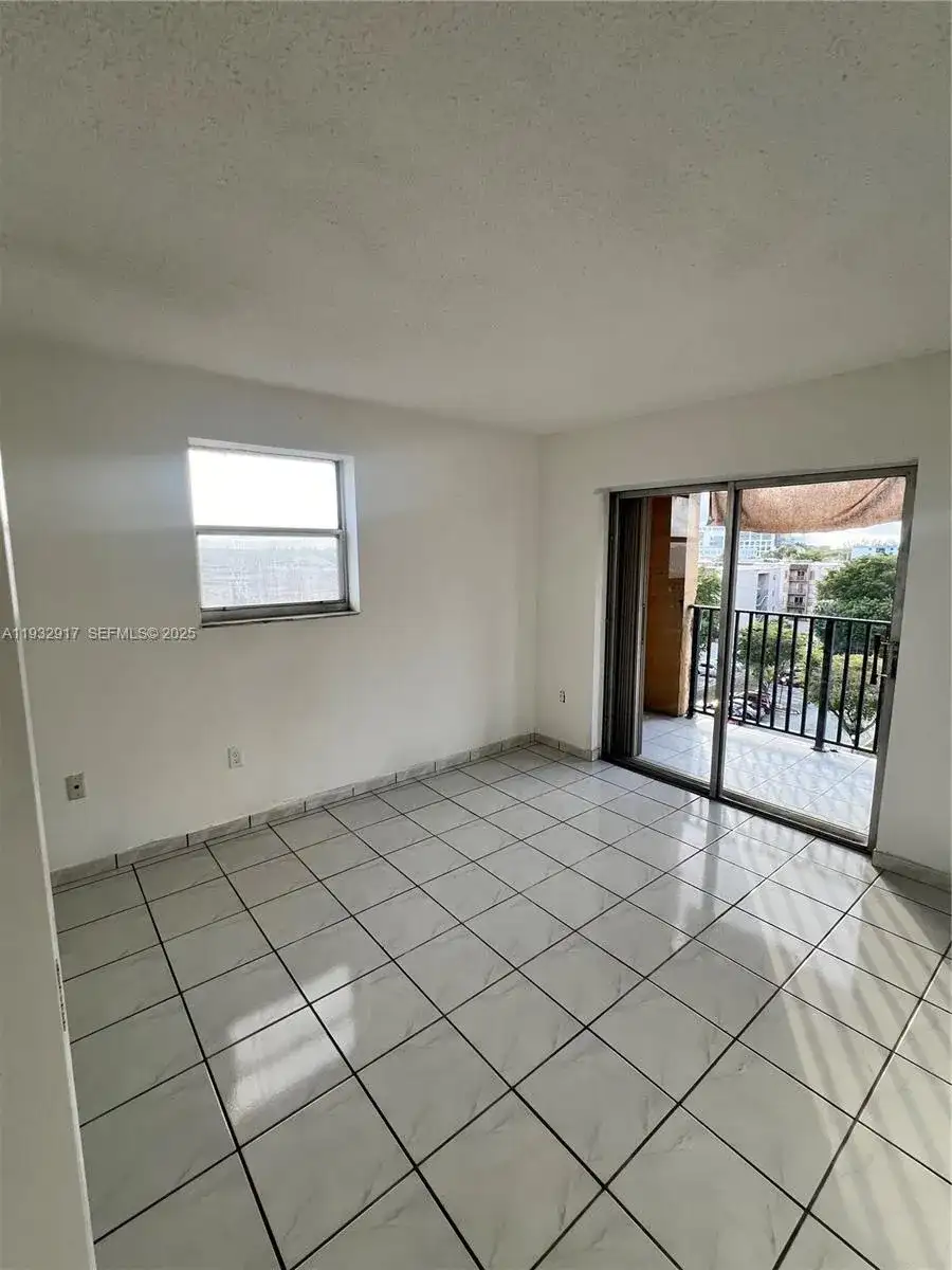 4717 NW 7th St # 10, Miami FL 33126 photo 4