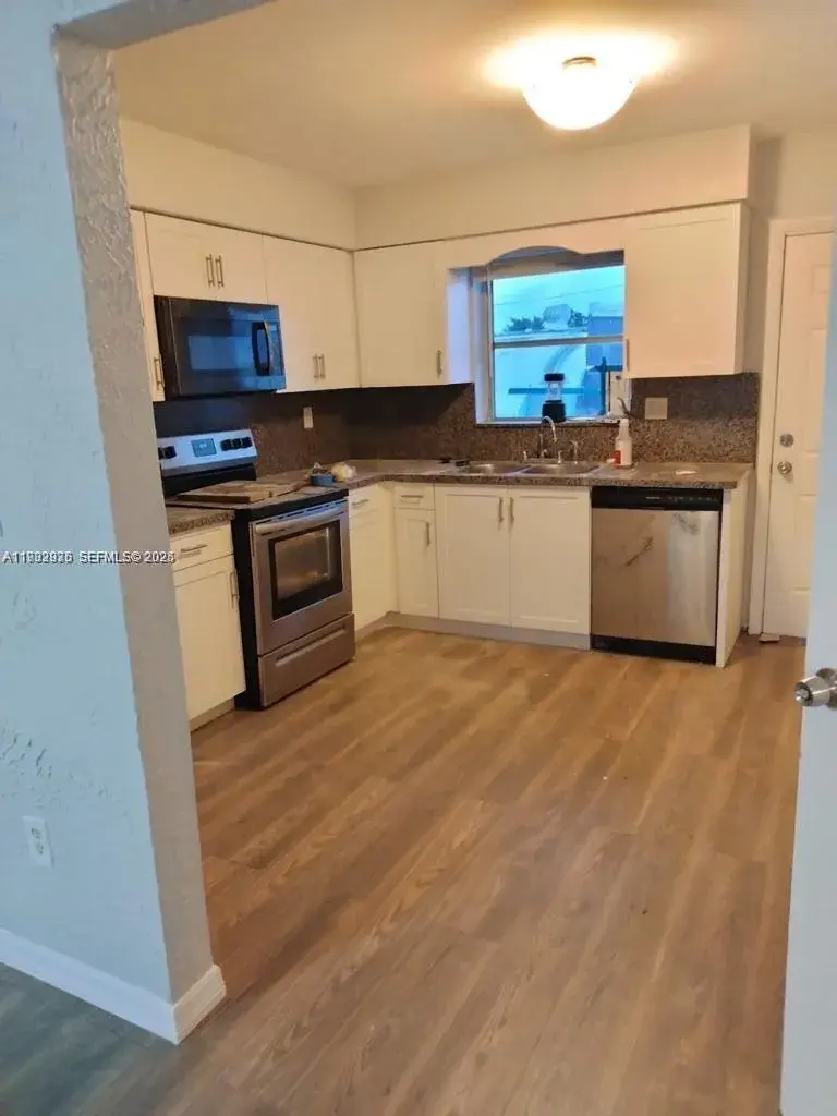 826 SW 5th Ct # 1, Hallandale Beach FL 33009