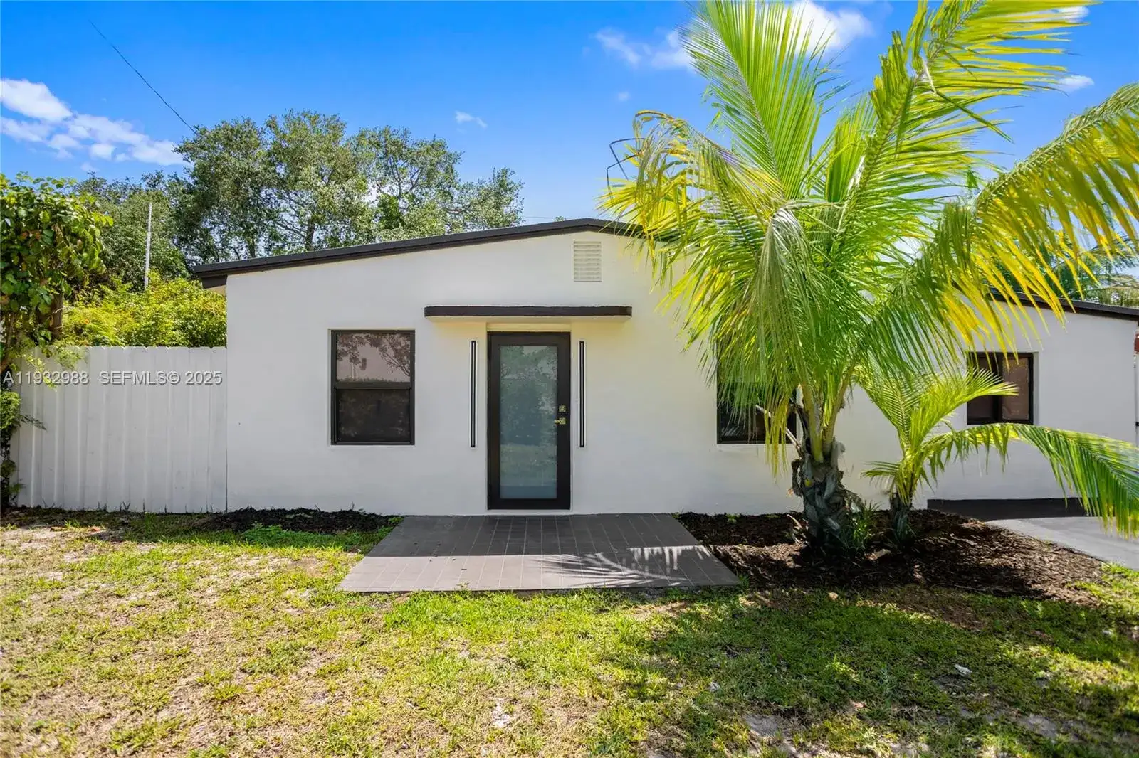 1640 NE 183 ST, North Miami Beach FL 33179 photo 2