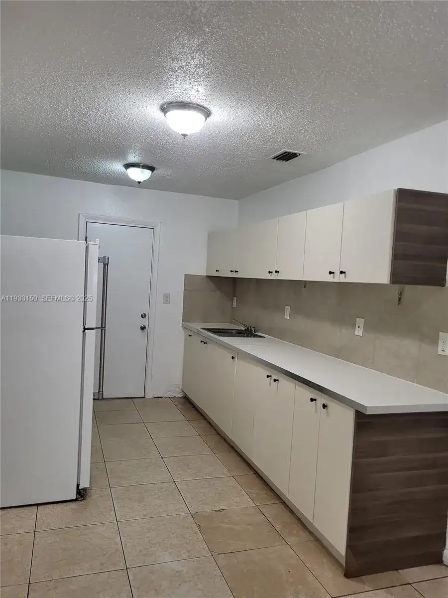 1404 NW 60th St # 1404, Miami FL 33142 photo 4