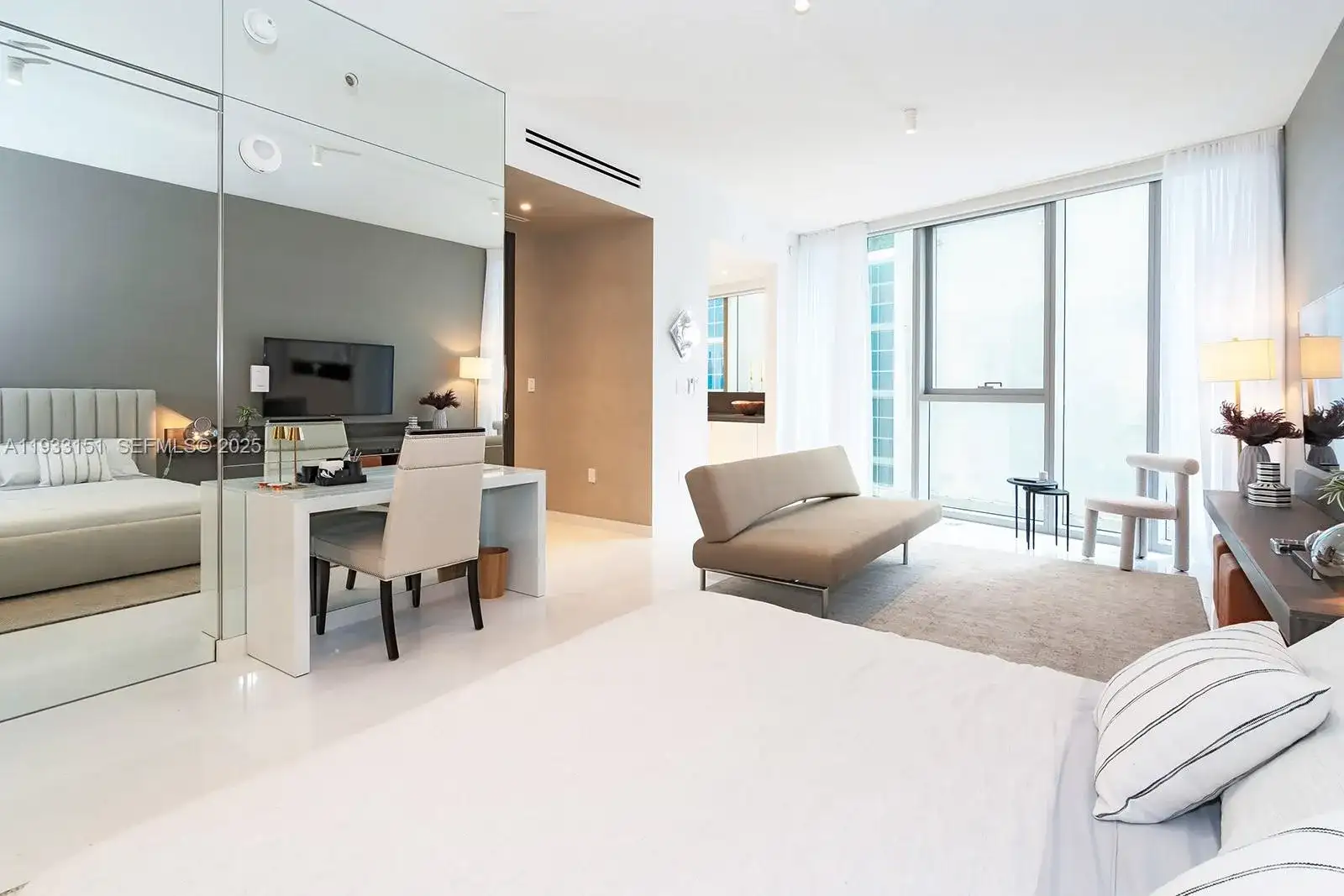 300 Biscayne Blvd Way # 805, Miami FL 33131 photo 3