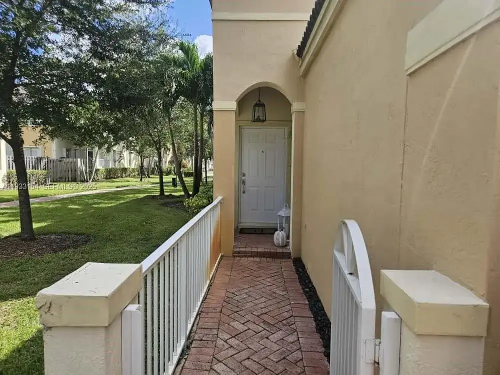 5483 NW 112th Pl # 5483, Doral FL 33178 photo 2