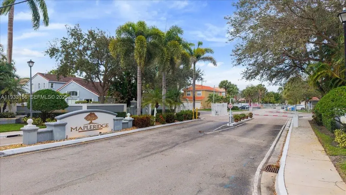 4978 SW 35th Ter, Hollywood FL 33312