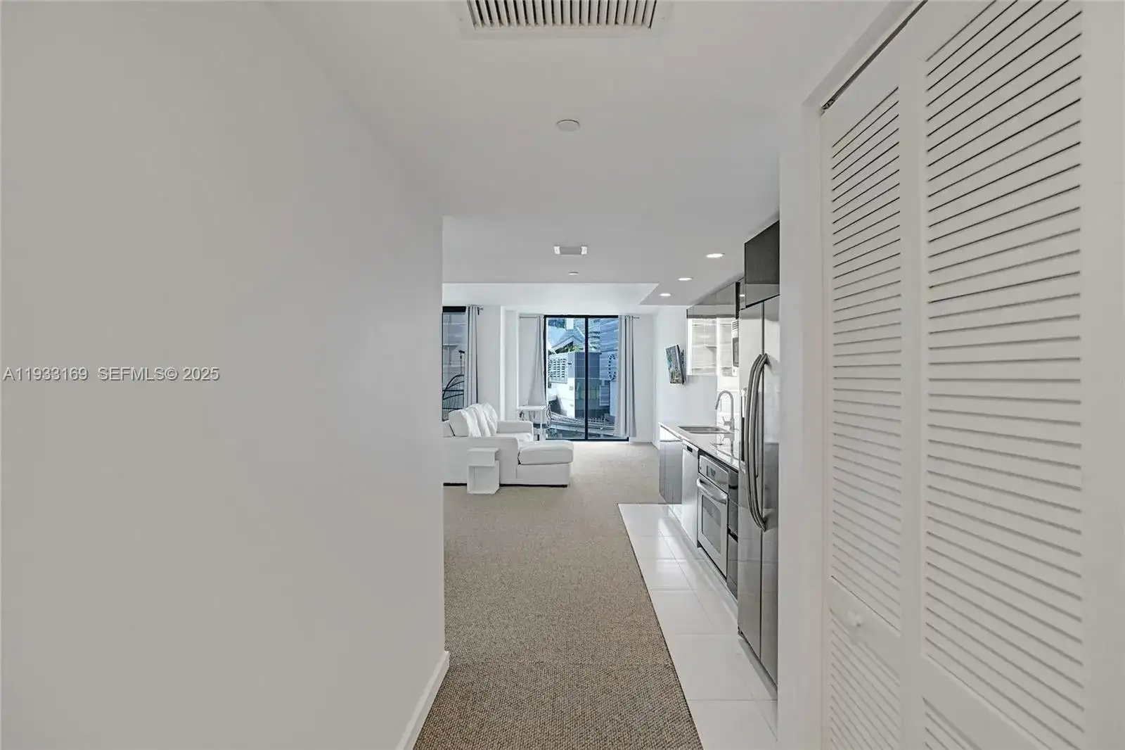 31 SE 6th St # 805, Miami FL 33131 photo 2