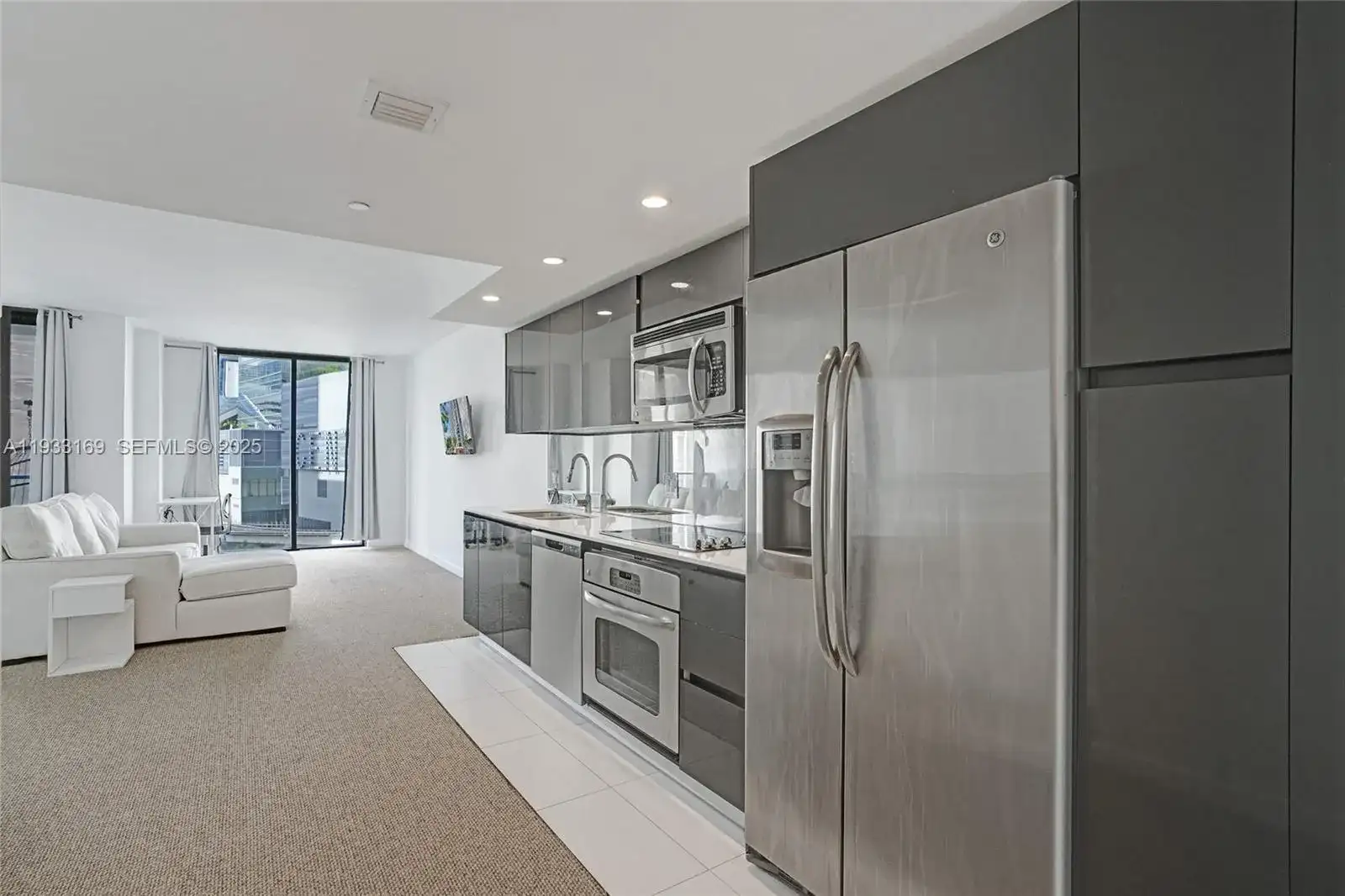 31 SE 6th St # 805, Miami FL 33131 photo 3