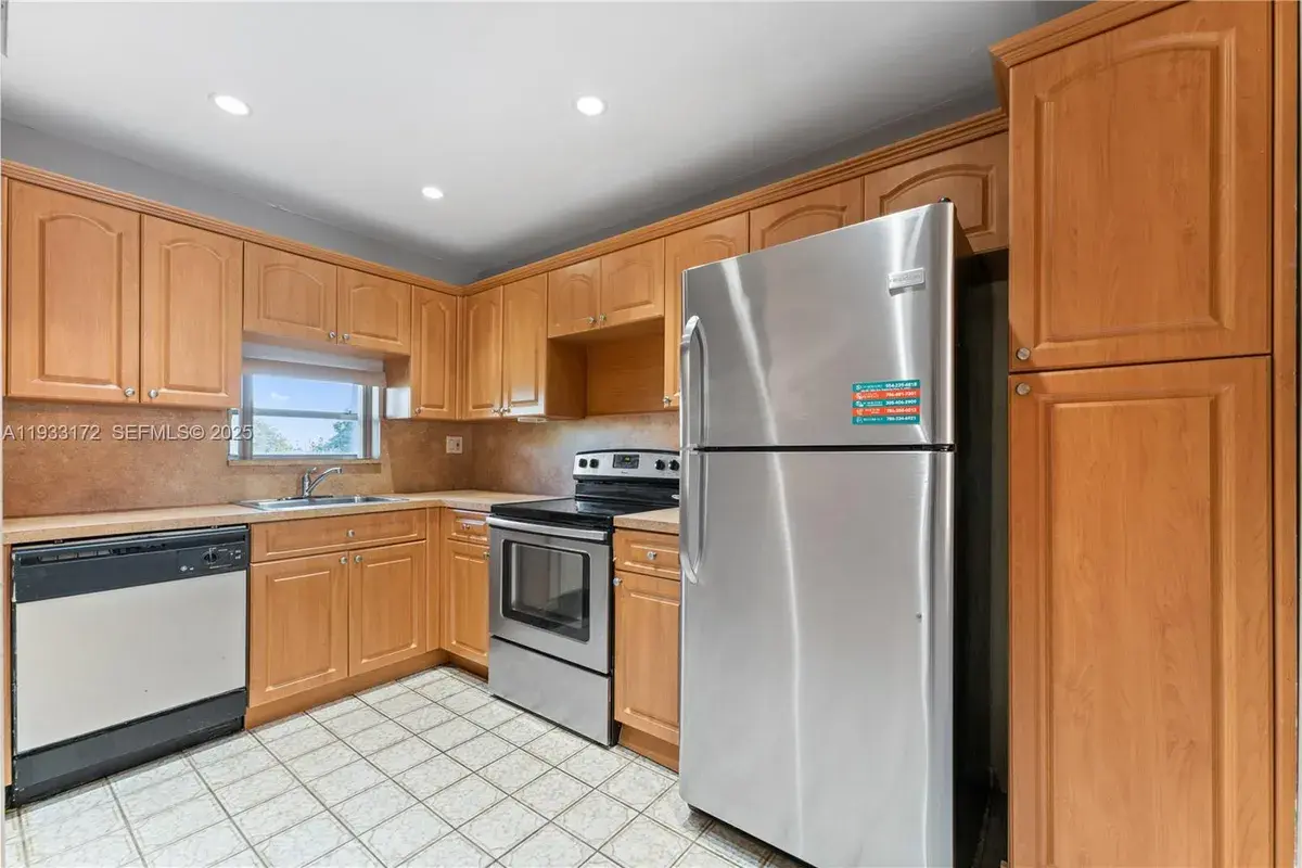 8901 S Hollybrook Blvd # 303, Pembroke Pines FL 33025