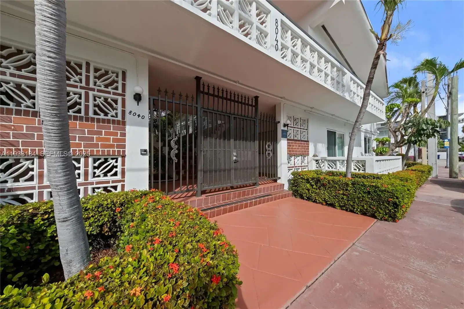 8040 Tatum Waterway Dr # 11, Miami Beach FL 33141 photo 2