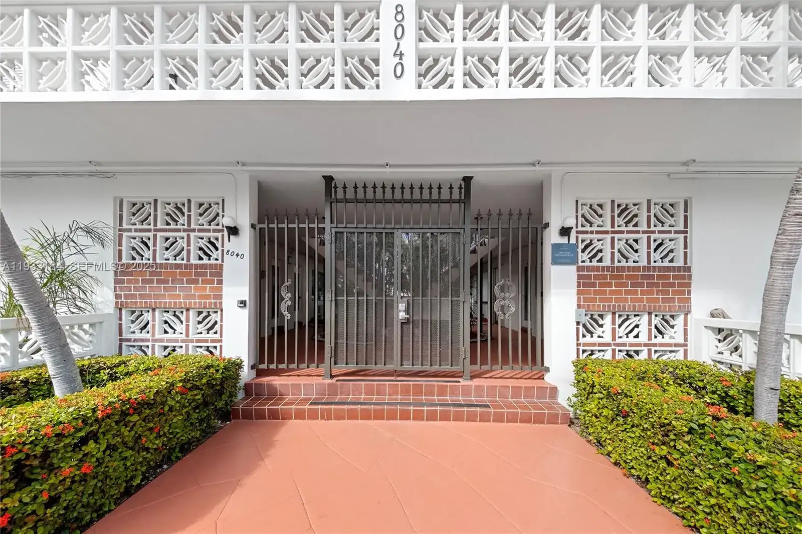8040 Tatum Waterway Dr # 11, Miami Beach FL 33141 photo 3