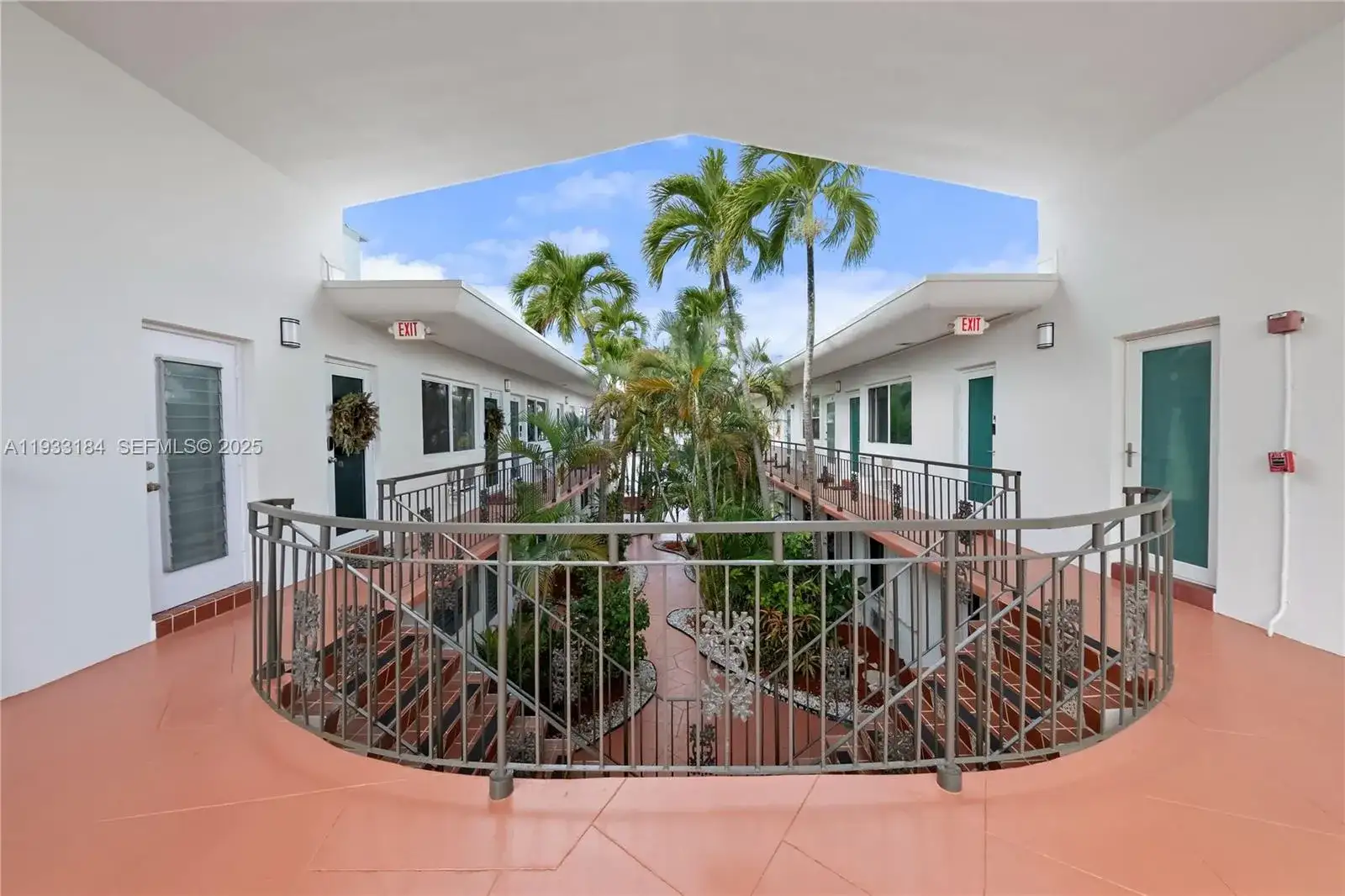 8040 Tatum Waterway Dr # 11, Miami Beach FL 33141 photo 4