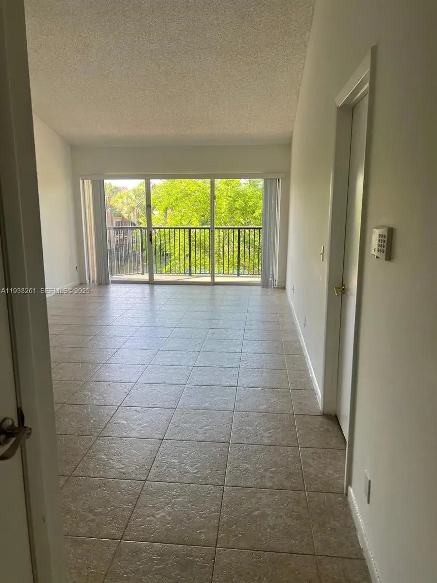8821 Wiles Rd # 306, Coral Springs FL 33067