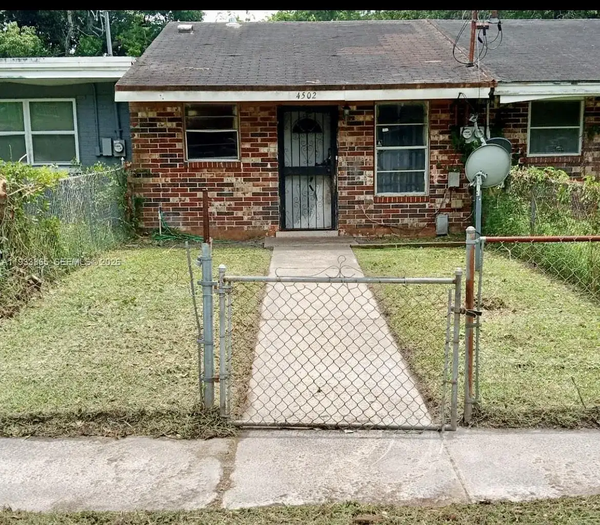 4502 Friden Dr Jacksonville, Jacksonville FL 32209 photo 2