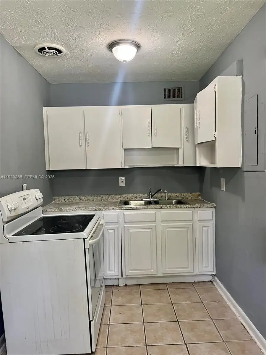 4502 Friden Dr Jacksonville, Jacksonville FL 32209 photo 3
