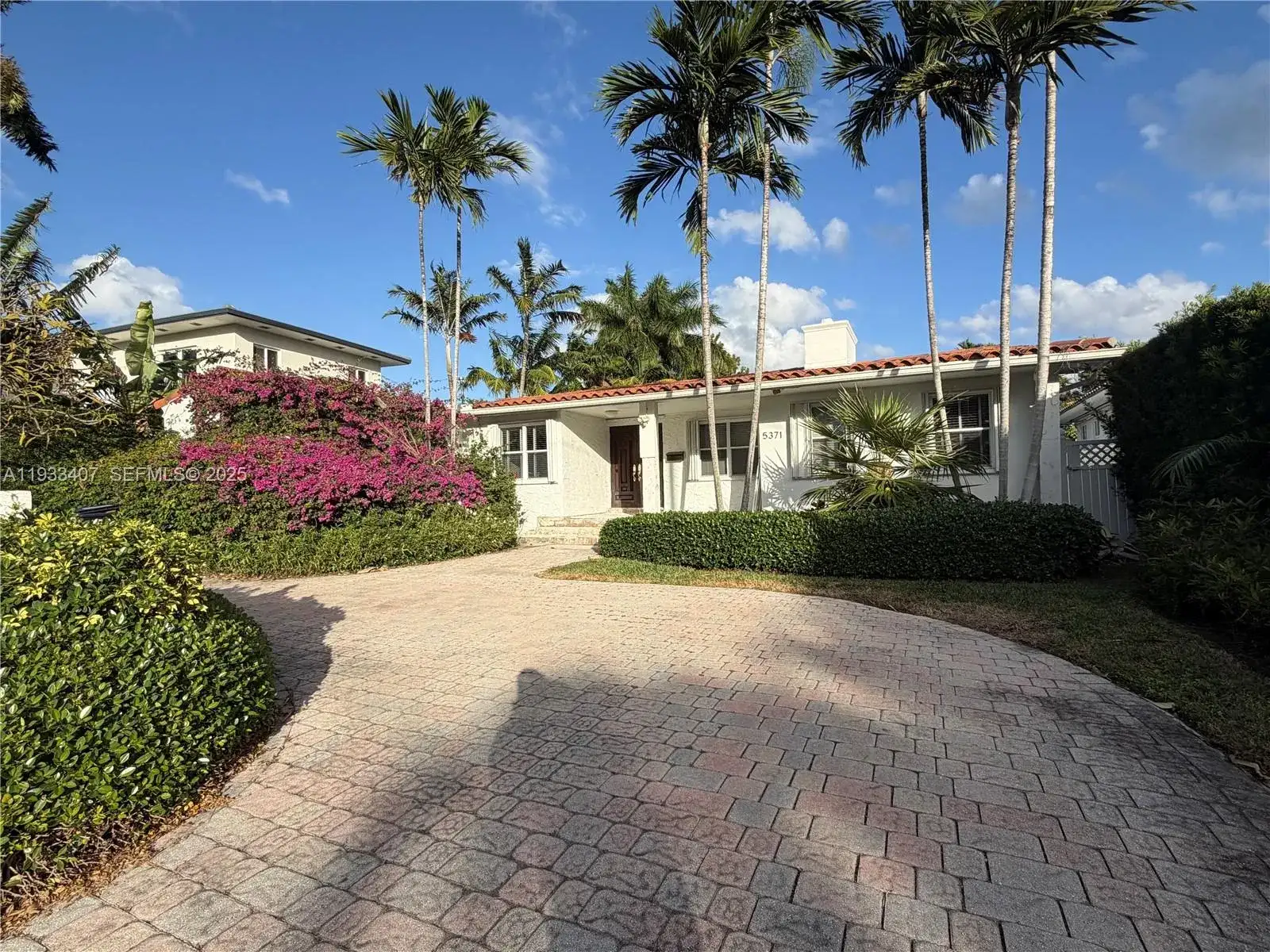 5371 N Bay Rd, Miami Beach FL 33140 photo 2