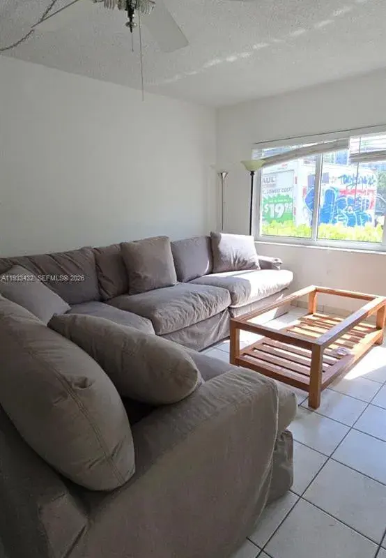1001 SE 16th St # 1, Fort Lauderdale FL 33316