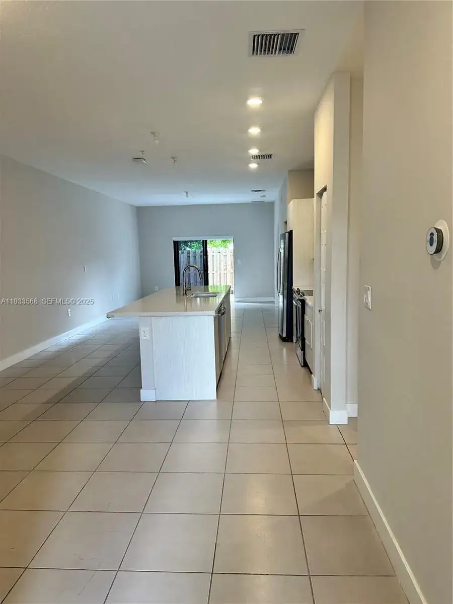 7815 NW 104th Ave # 8, Doral FL 33178 photo 2