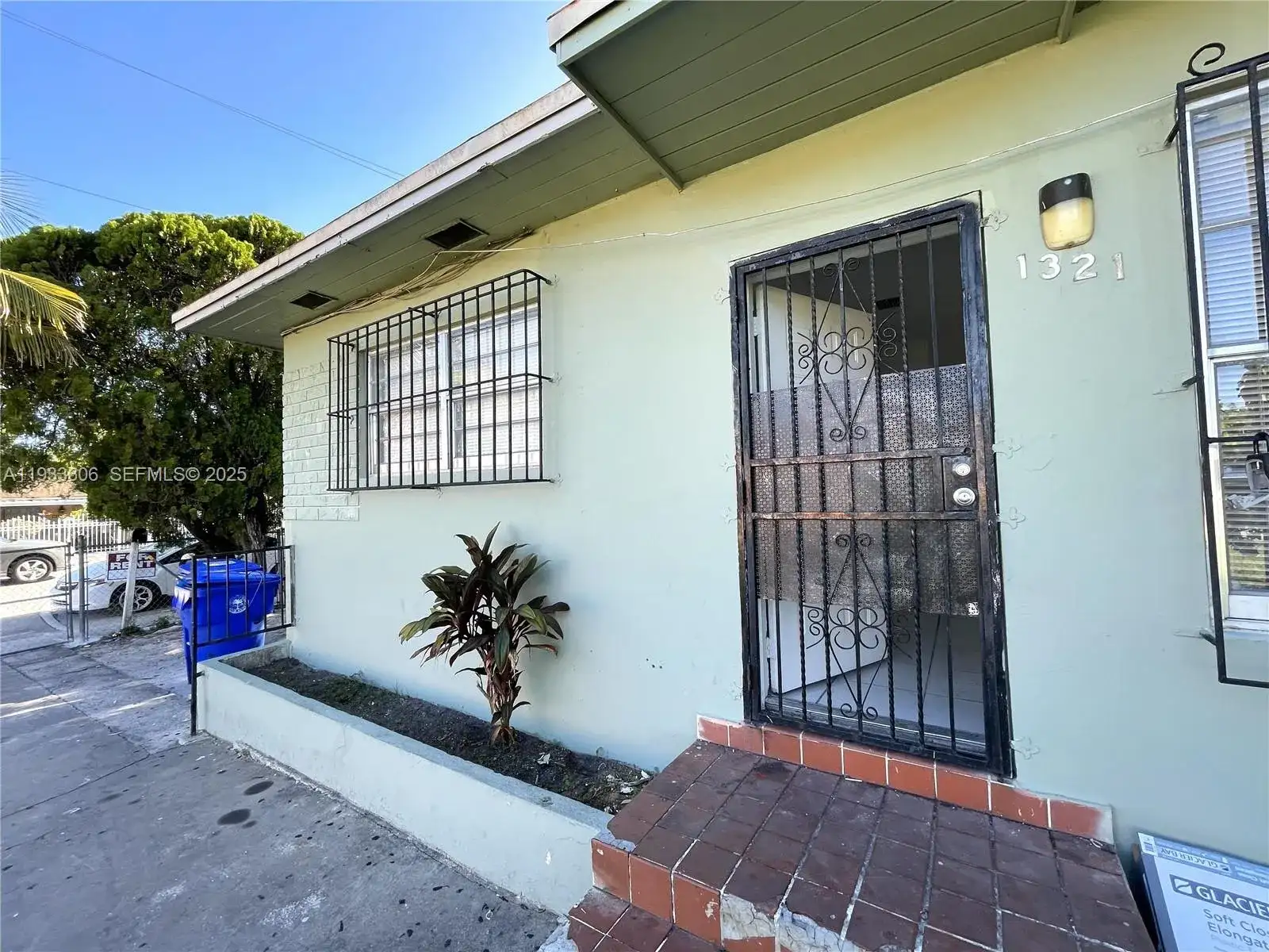 1321 NW 28th St, Miami FL 33142 photo 3