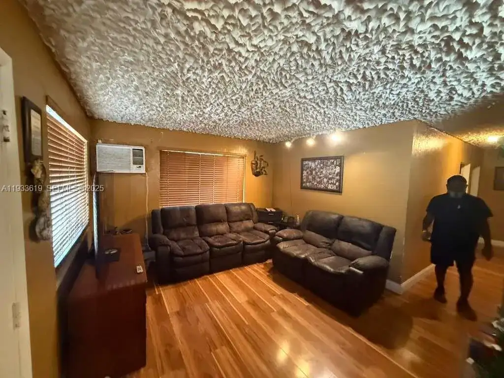 3270 NW 132nd Ter, Opa-Locka FL 33054 photo 5