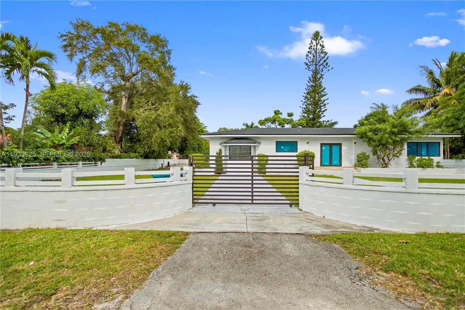1445 NE 147th St, Miami FL 33161 photo 3