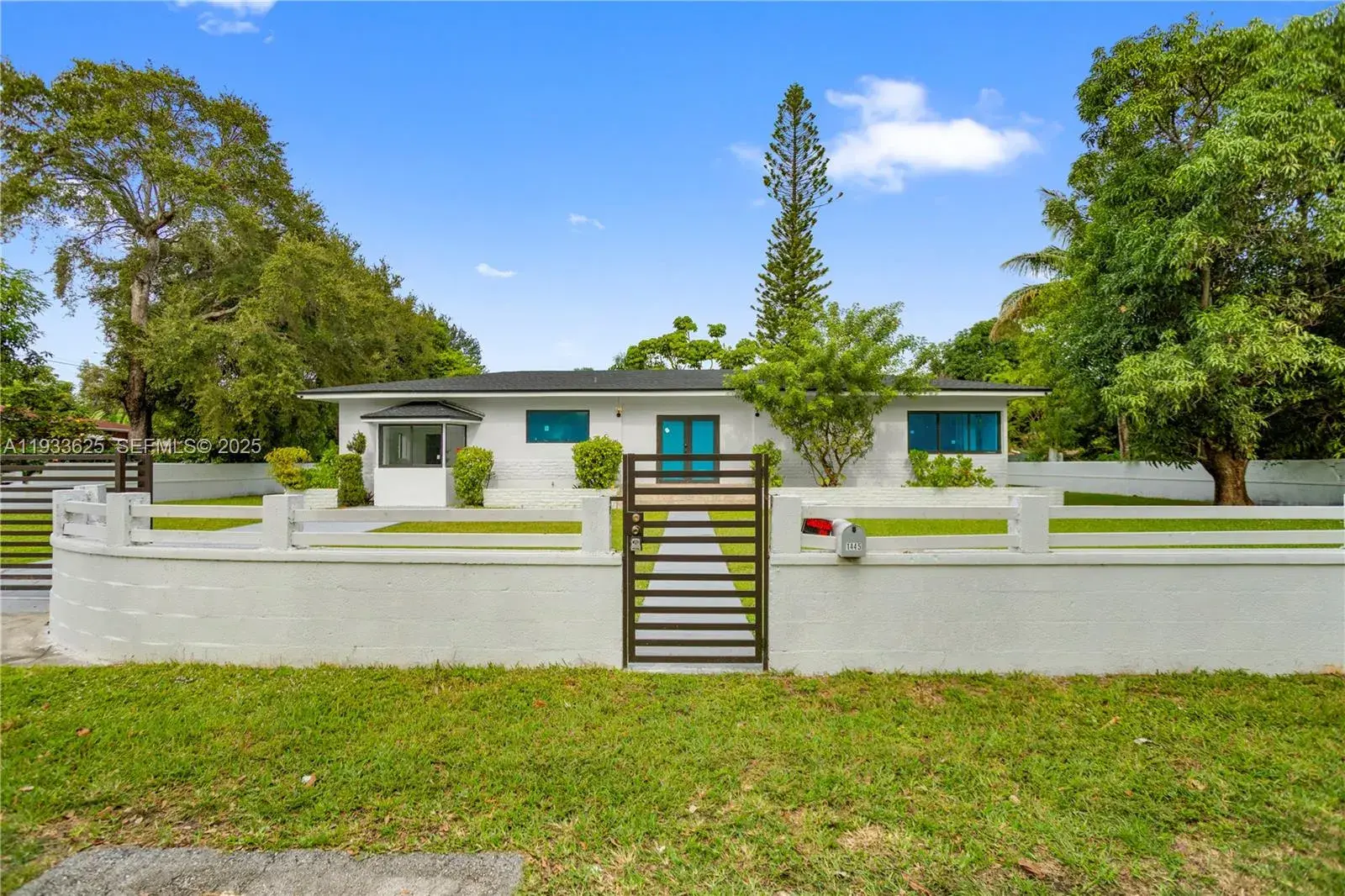 1445 NE 147th St, Miami FL 33161 photo 4