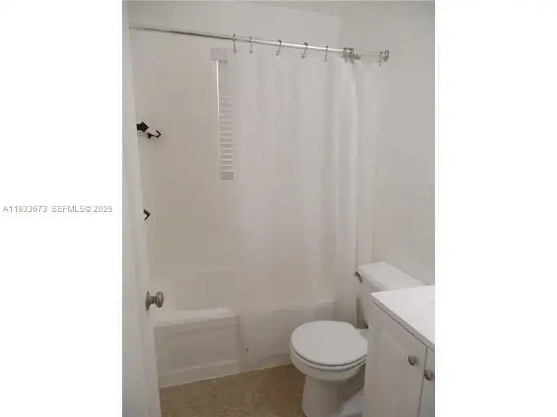 6950 Byron Ave # 4, Miami Beach FL 33141 photo 2