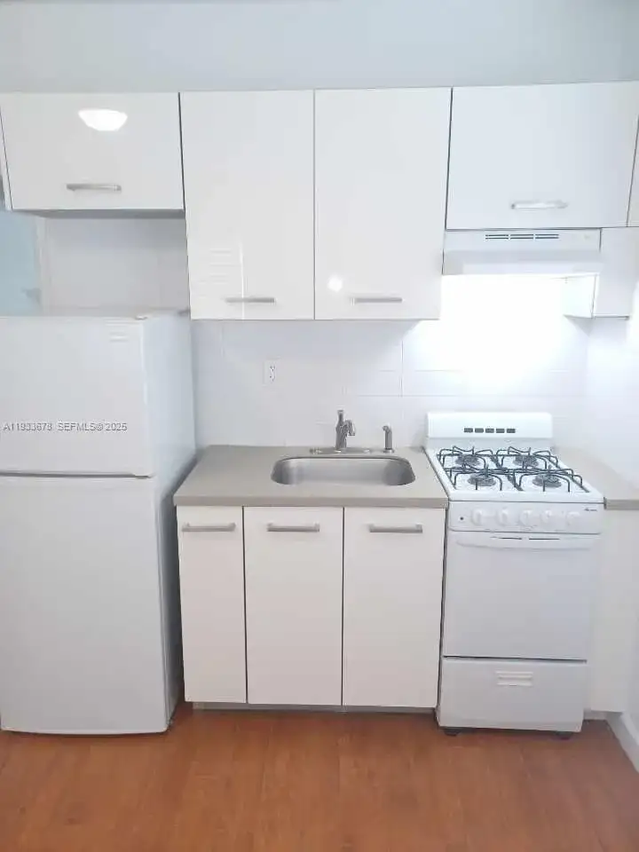 6950 Byron Ave # 7, Miami Beach FL 33141 photo 5