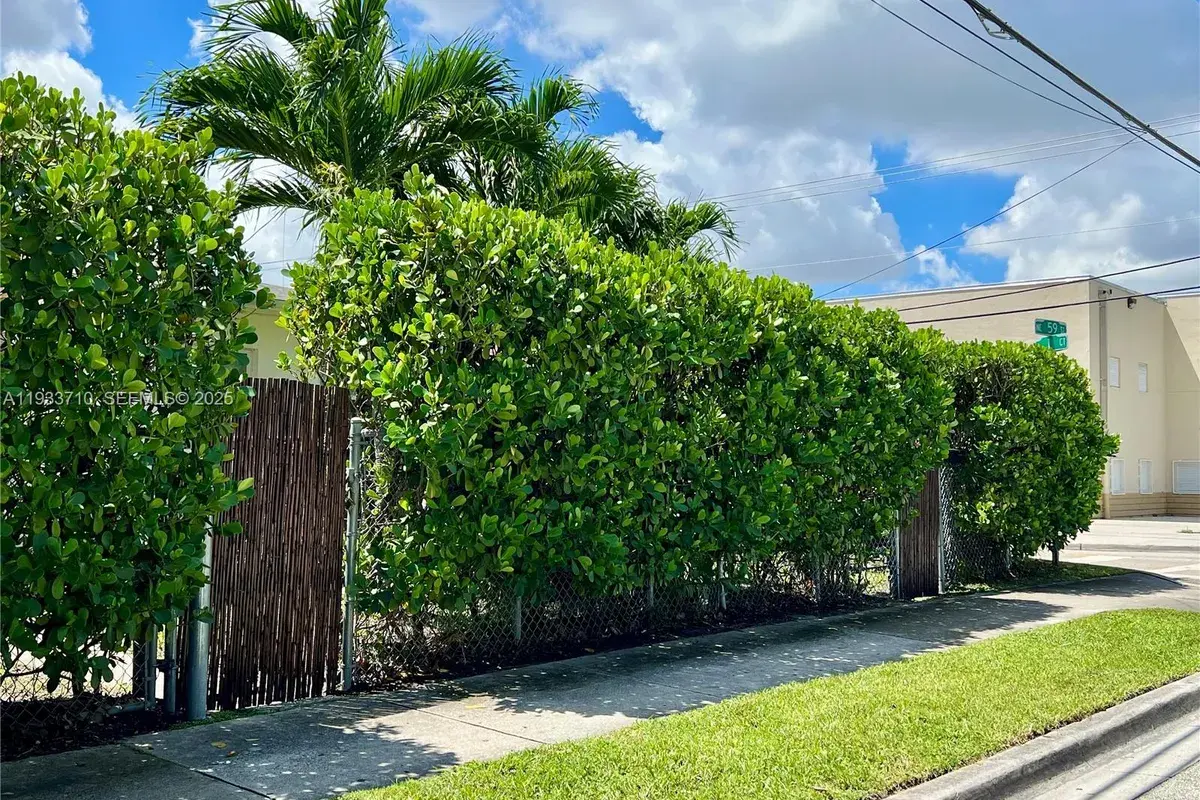 150 NE 59th St, Miami FL 33137