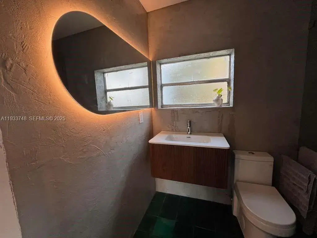 765 NW 44th St # 2, Miami FL 33127