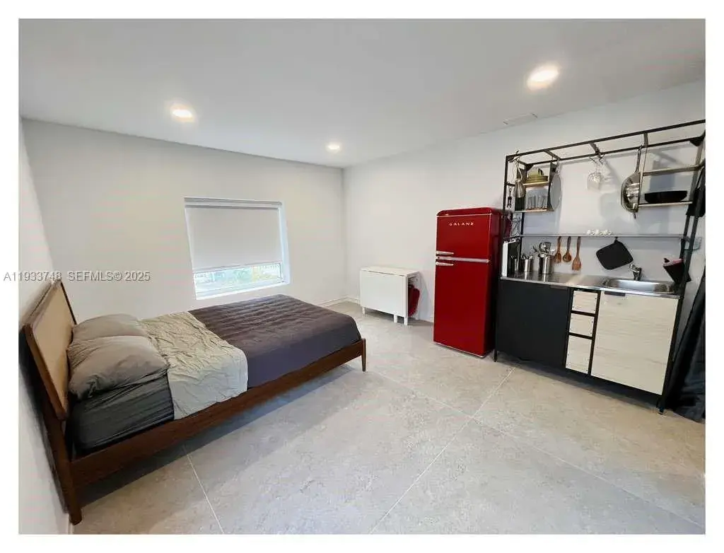 765 NW 44th St # 2, Miami FL 33127