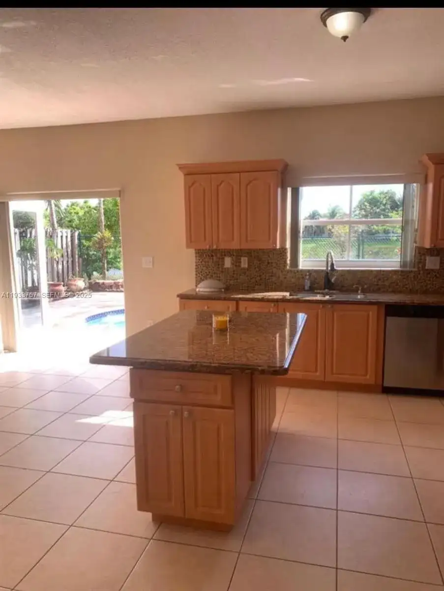 14964 SW 32nd Ter, Miami FL 33185 photo 2