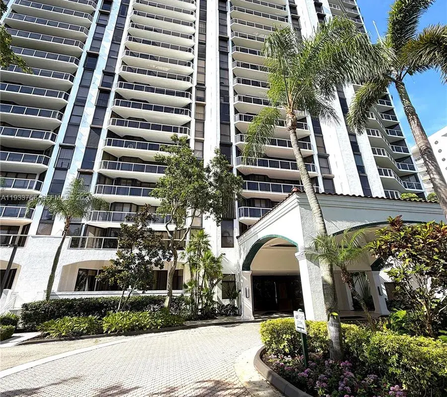 3640 Yacht Club Dr # 104, Aventura FL 33180
