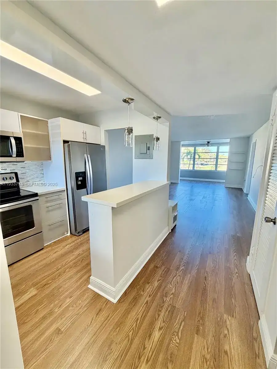 8350 Sunrise Lakes Blvd # 202, Sunrise FL 33322 photo 2
