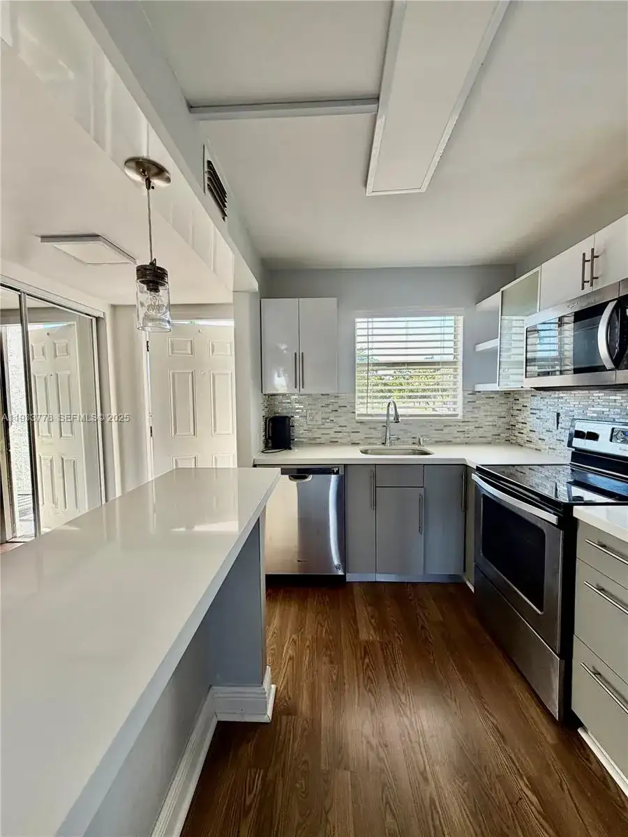 8350 Sunrise Lakes Blvd # 202, Sunrise FL 33322 photo 4