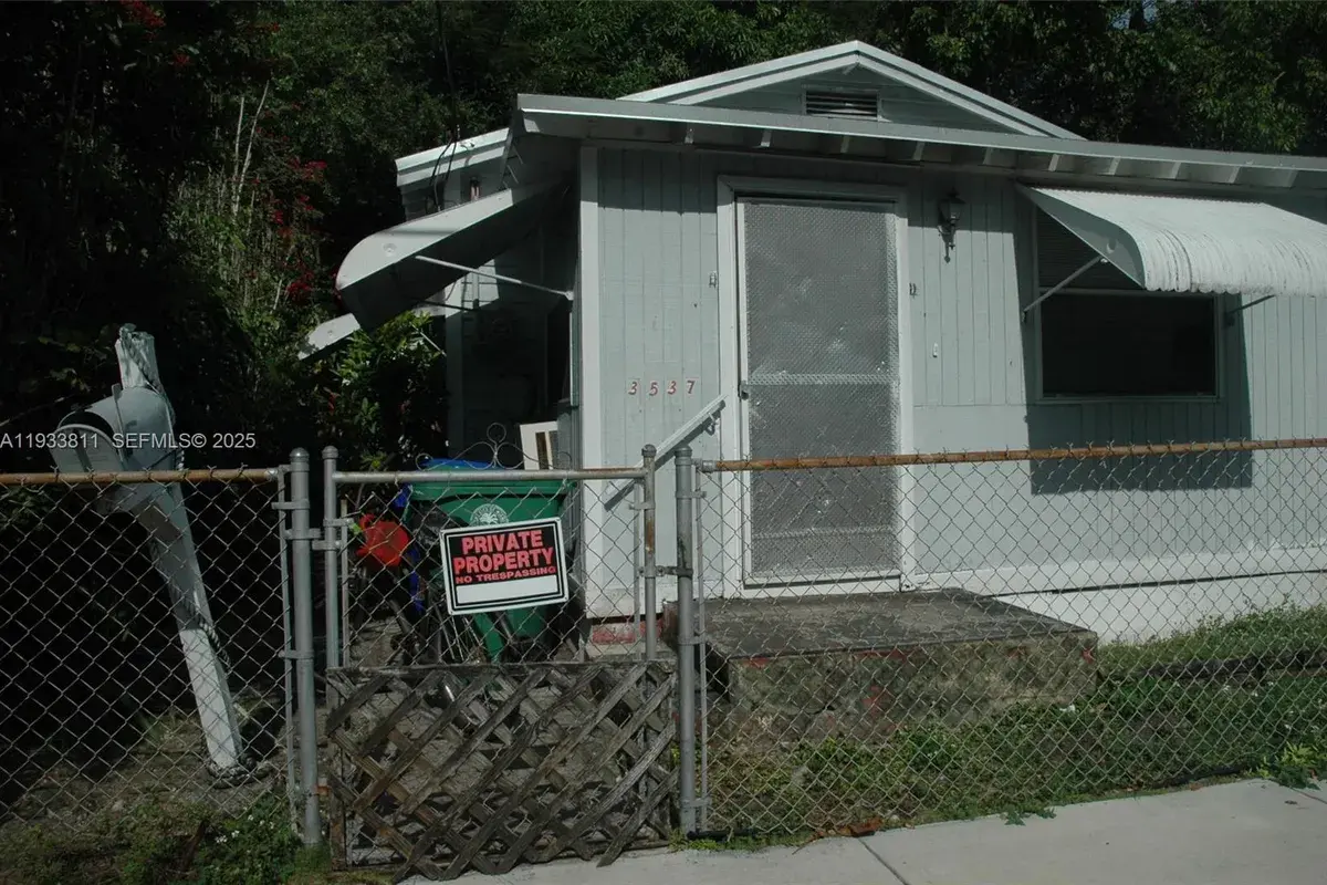 3537 Charles Ave, Miami FL 33133