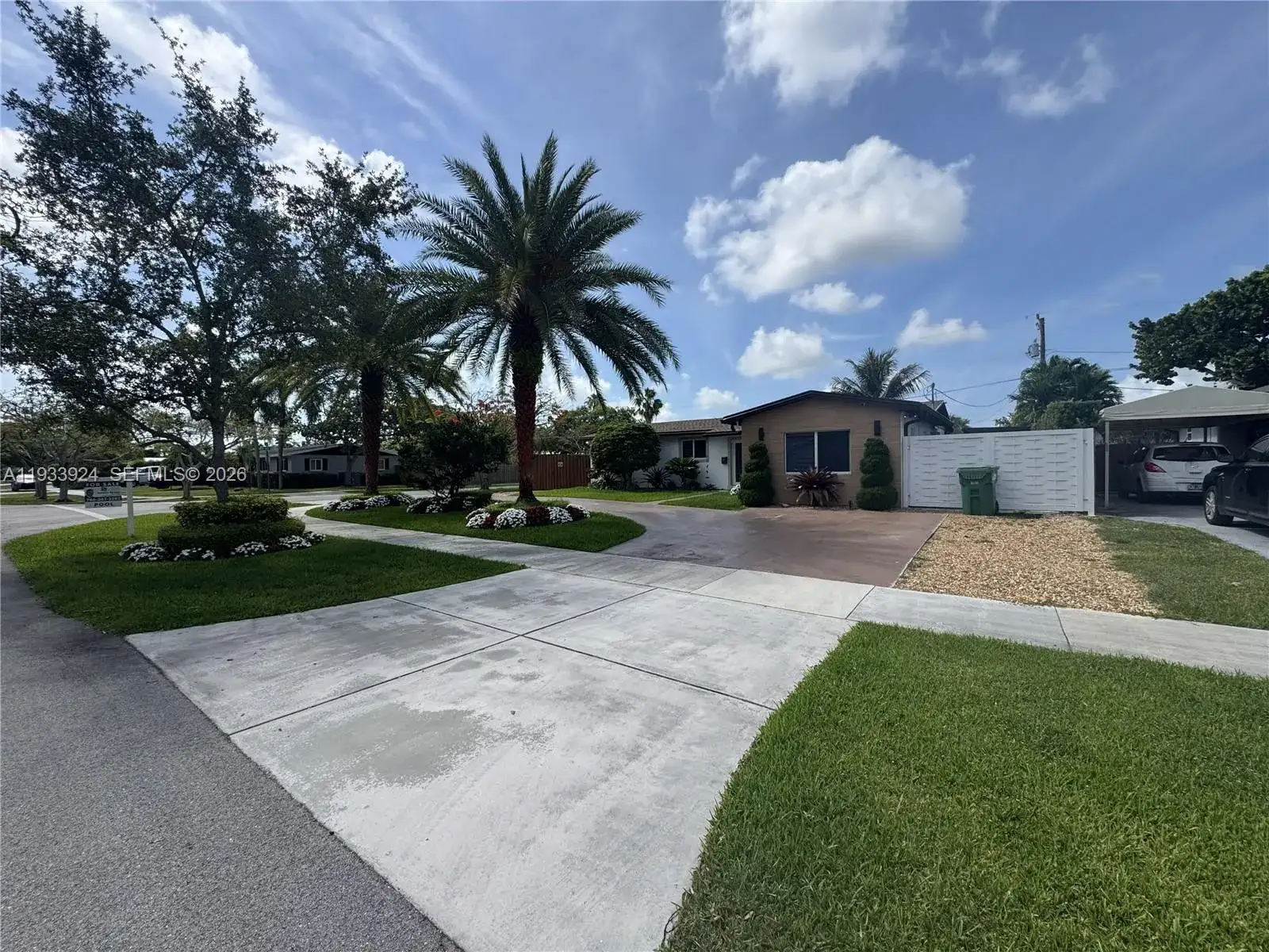 9300 SW 192nd Dr, Cutler Bay FL 33157 photo 2